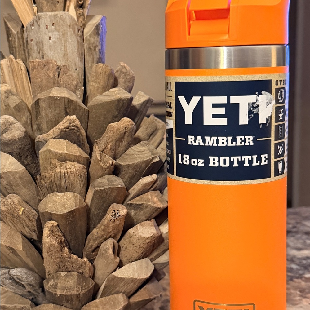 YETI Rambler 18 oz Bottle - Retired King Crab Orange